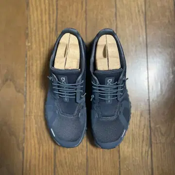 미사용 새상품 on running 온러닝 Cloud 6 / 24cm