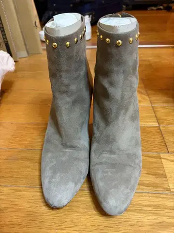 펠리코 38.5 그레이지 스웨이드 부츠 골드 스터드