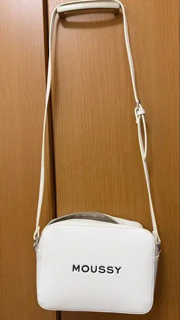 MOUSSY 화이트 숄더백