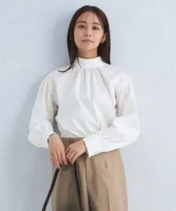 그린 레이블 릴랙싱 볼륨 슬리브 하이넥