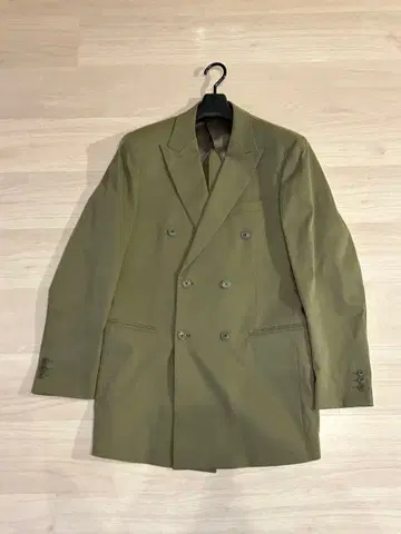 올리브 더블 브레스트 정장 자켓