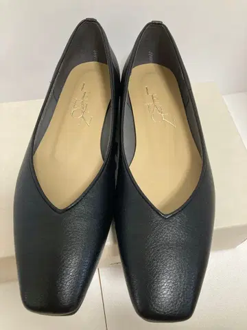 루타론 플랫슈즈 스퀘어토