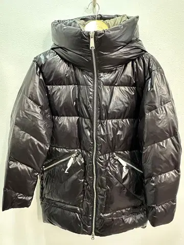 후드 부착 블랙 다운 자켓