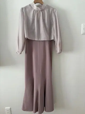 And Couture 시어 풀 오버레이 야드 원피스