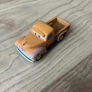 토미카 카즈 스모키