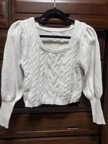화이트 케이블 니트 퍼프 슬리브 스웨터 M