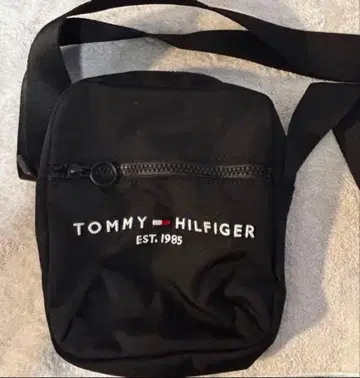 TOMMY HILFIGER 블랙 숄더백