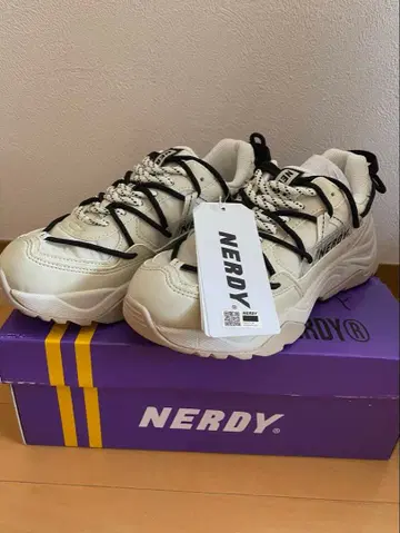 미사용 새상품 NERDY 널디 스니커즈 24cm 젤리그 LT 크림