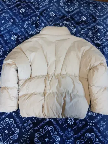 새상품급 베이지 숏 기장 다운 자켓