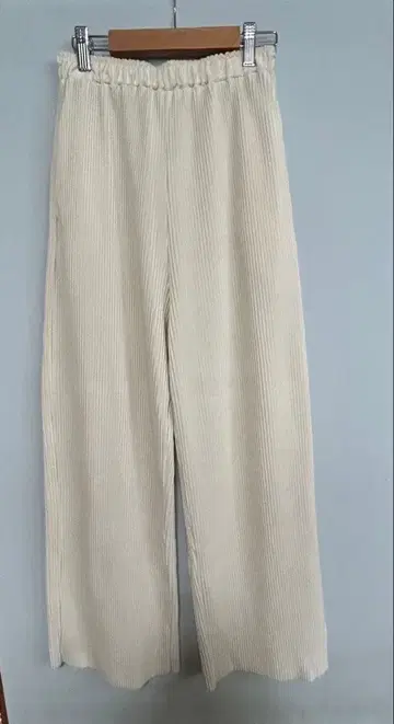 [ ITEMS URBAN RESEARCH ] 크림색 와이드 팬츠