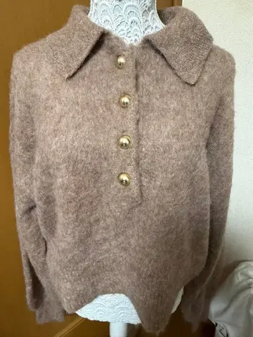 LOWRYS FARM 베이지 버튼 니트