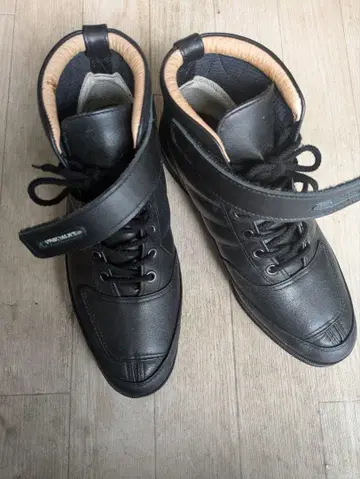 블랙 하이컷 신발 벨크로 스트랩 포함