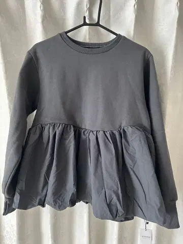 새상품! 택 포함! 속기모 페플럼 맨투맨 풀오버 reca