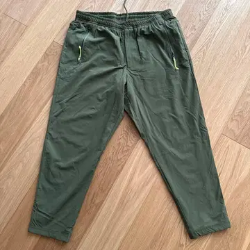 DOMINGO 올리브색 팬츠 S 사이즈