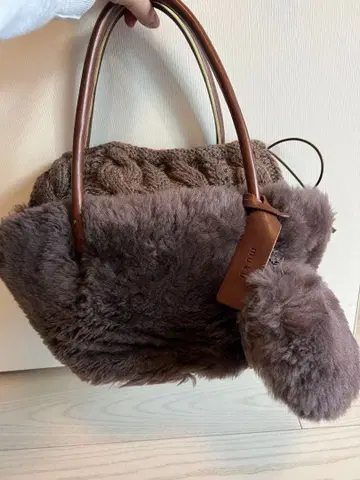 muku 퍼 니트 핸드백 폼폼 포함