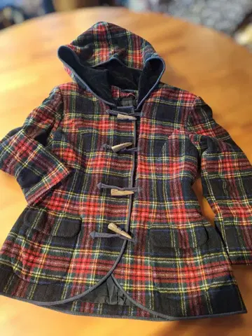 토리이 유키, 체크 무늬 울 후드 부착 더플 코트