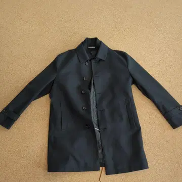 Biscarse 트렌치코트