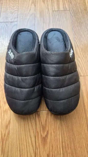 SUBU 블랙 퀼팅 슬리퍼