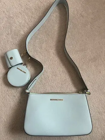 MICHAEL KORS 라이트 블루 숄더백