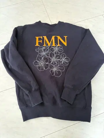 FMN 꽃무늬 프린트 맨투맨 네이비