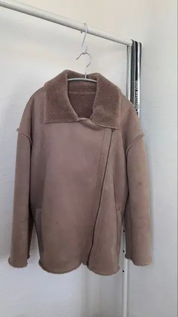 베이지 무스탕 코트 오픈 프론트