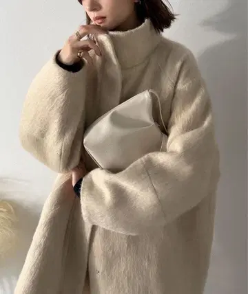 [택 포함 새상품] 이번 시즌 완판 클래식 엘프 샤기 미들 오버코트