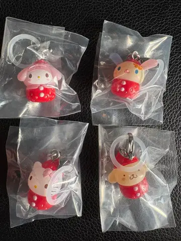 산리오 딸기 메지루시 액세서리 캡슐 토이 4개 세트