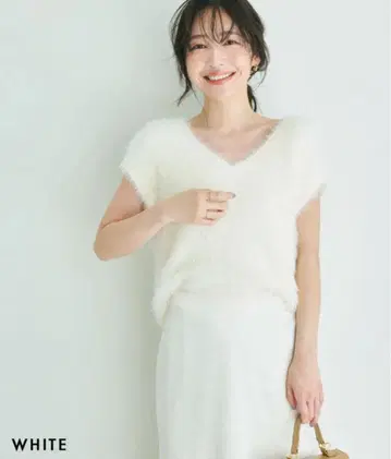 베이스먼트 온라인 샤기 V넥 베스트 화이트