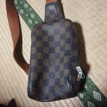 다미에 패턴 숄더백