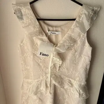 Fano 프릴 장식 슬리브리스 원피스