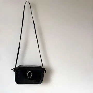 이아파피요네 숄더백 블랙 소가죽