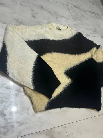 PUBLIC TOKYO 지오메트릭 니트 스웨터