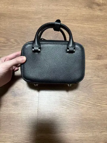 아이니드모어슈즈 가죽 블랙 핸드백