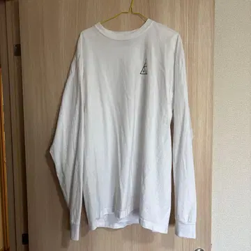 화이트 긴팔 셔츠 로고 디자인