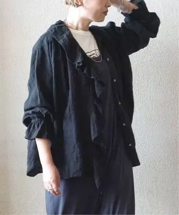 프렌치 린넨 프릴 퍼프 블라우스