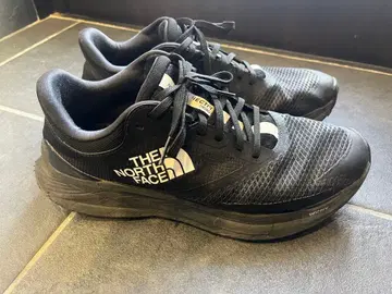 THE NORTH FACE 블랙 스니커즈