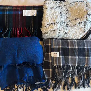 캐시미어 체크 무늬 머플러와 플리스 머플러 세트