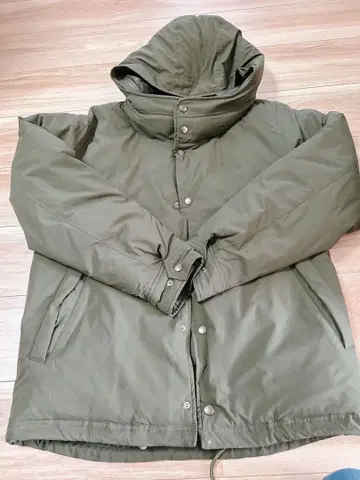 올리브 그린 다운 자켓