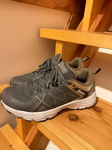 헬레노 스니커즈 고어텍스 42 베이지