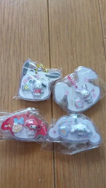 반다이 산리오 캐릭터즈 패키지 참 4종 세트