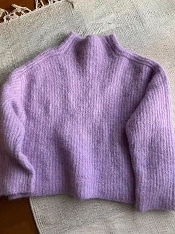 미라 오웬 알파카 연보라 하이넥 니트 스웨터