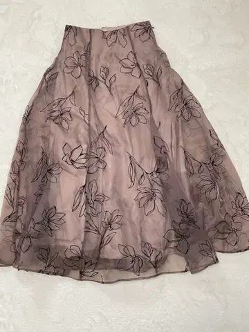 [ 새상품급 ] 저스길리티 대꽃가공 스커트 2 모카 꽃무늬 A라인