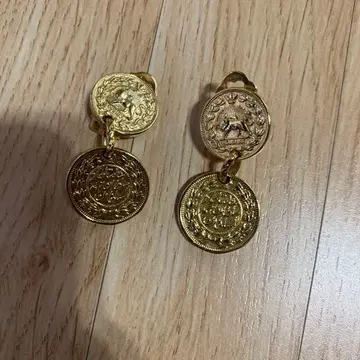 S1231.10 골드 코인형 귀찌