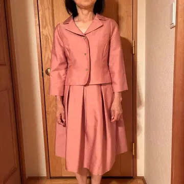 STRAWBERRY FIELDS 핑크 자켓과 플레어 스커트 세트