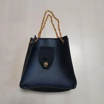 네이비 합성 피혁 핸드백 중형