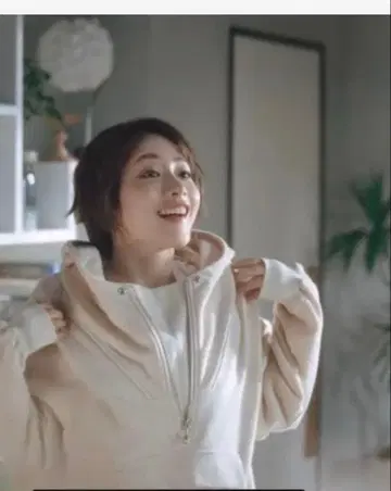 퍼블릭 도쿄 이시하라 사토미 CM 착용 아이보리 후드티, 후디