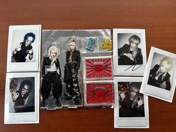 R지정 폴라로이드 5장과 아크릴 스탠드 2개 세트