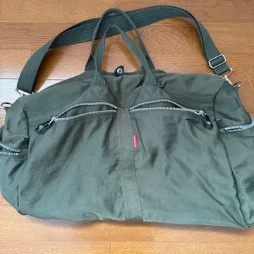 올리브색 숄더백