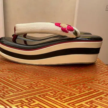 조리 블랙 화이트 스트라이프 꽃 자수