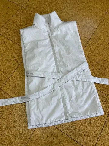 cos 코스 화이트 스탠드 다운 베스트 베스트 사이드 오픈 레이어드